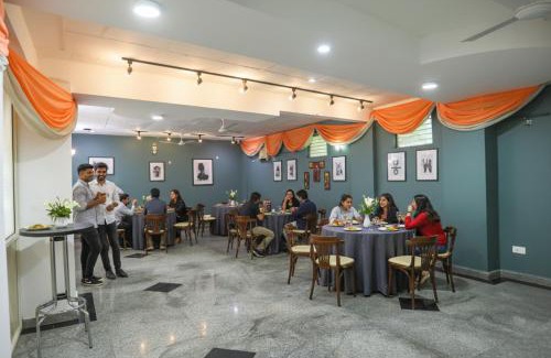 DLF Phase 3 Hotel | FabHotel Aravali Suites