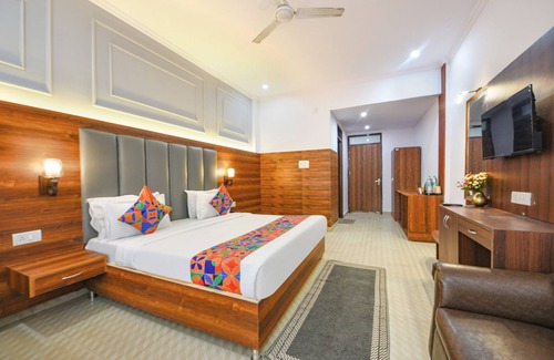 Sahibabad Hotel | Fabhotel Black Stone Palace