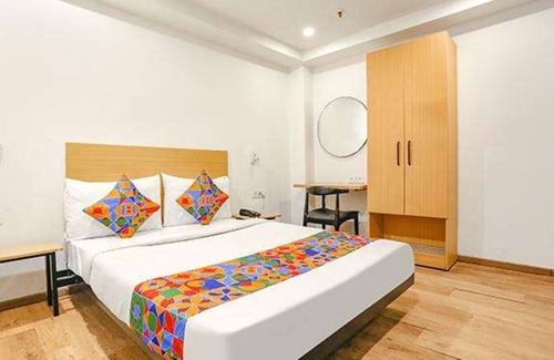 Delhi Hotel | FabHotel Blusky