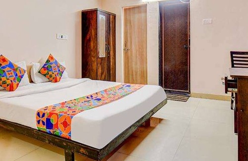 Delhi Hotel | FabHotel Blusky