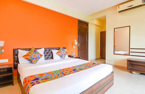 Shivajinagar Hotel | Fabhotel Envirosafe Stays