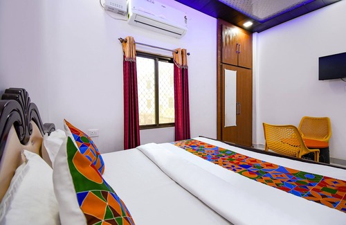 Faizabad Hotel | Fabhotel Geeta Bhawan