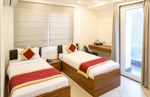 Malviya Nagar Hotel | Fabhotel La Paz Stay B&B