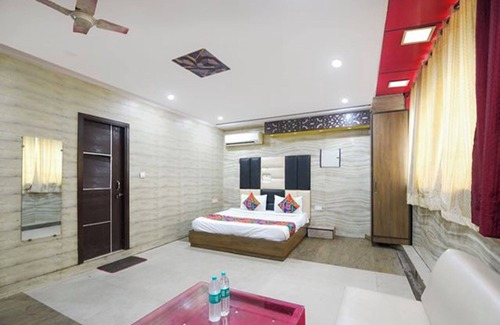 Pitampura Hotel | Fabhotel Park View I