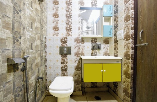 Pitampura Hotel | Fabhotel Park View I