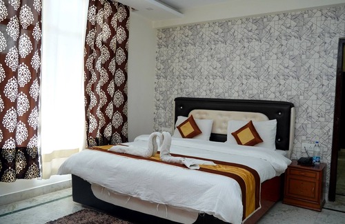 Gunehr Hotel | Fabhotel Pink Park