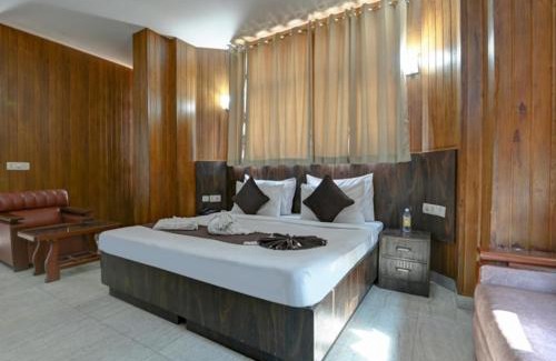 DLF City Hotel | FabHotel Prime The Rivlet - MG Road & Sikanderpur Metro