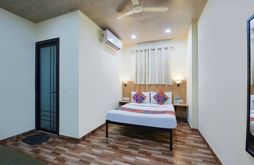 Delhi Hotel | FabHotel Royal Reena Residency
