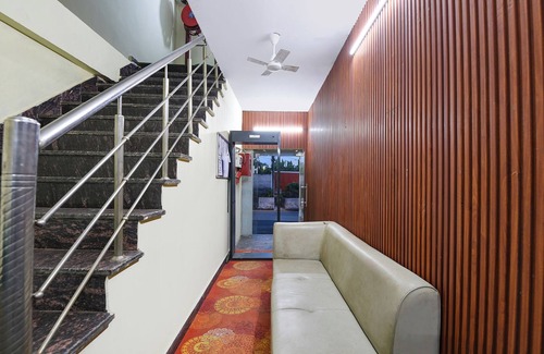 Delhi Hotel | FabHotel Royal Reena Residency