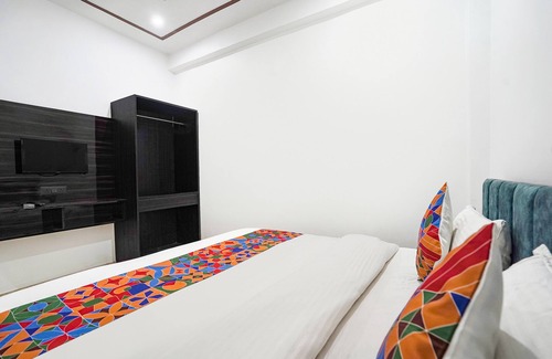Faizabad Hotel | Fabhotel The Oak Tree