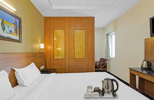 Nungambakkam Hotel | Fabhotel The Redfox