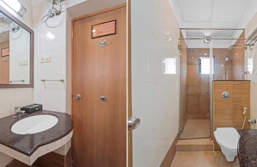 Nungambakkam Hotel | Fabhotel The Redfox