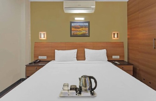 Nungambakkam Hotel | Fabhotel The Redfox