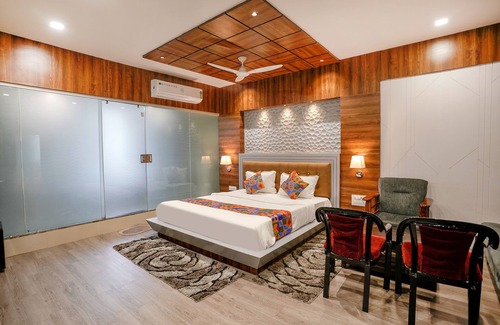 Surat Hotel | Fabhotel The Valentine