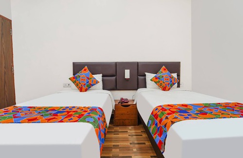 Maduravoyal Hotel | Fabhotel V