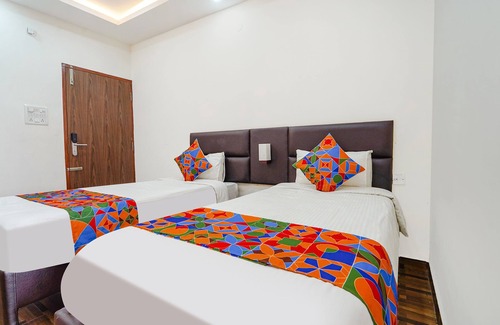 Maduravoyal Hotel | Fabhotel V