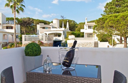 Vale do Garrao Villa | Fabulous 2 bedroom townhouse close to Quinta do Lago and Vale do Lobo
