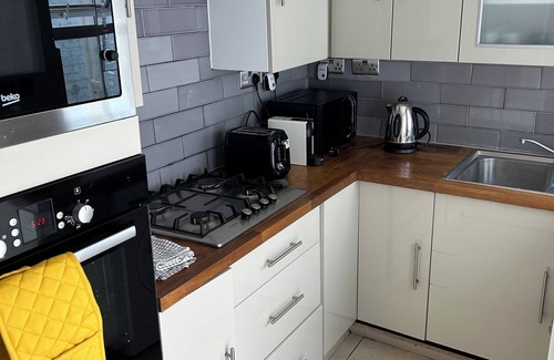 West Thornton House | Fabulous 3 Bedroom House, London