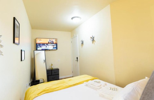 Queens Apartment | Fabulous Bedroom for 2 people in Elmhurst, NY