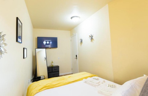 Queens Apartment | Fabulous Bedroom for 2 people in Elmhurst, NY