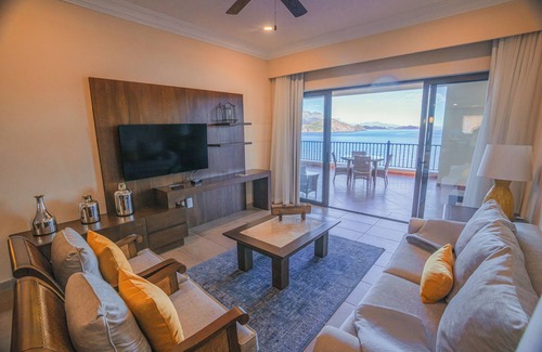 Loreto Resort | Fabulous Christmas in Loreto, Baja Mexico. Deluxe 2bdrm Ocean Front Penthouse.