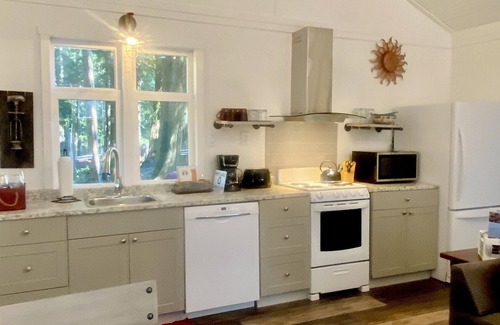 Regional District of Nanaimo Cottage | Fabulous cottage in the heart of Qualicum Beach. Inspired by Nature.