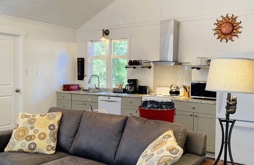 Regional District of Nanaimo Cottage | Fabulous cottage in the heart of Qualicum Beach. Inspired by Nature.