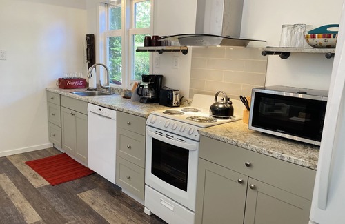 Regional District of Nanaimo Cottage | Fabulous cottage in the heart of Qualicum Beach. Inspired by Nature.