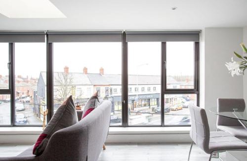 Ormeau Apartment | Fabulous Penthouse, Brilliant Location, Sleeps 6!
