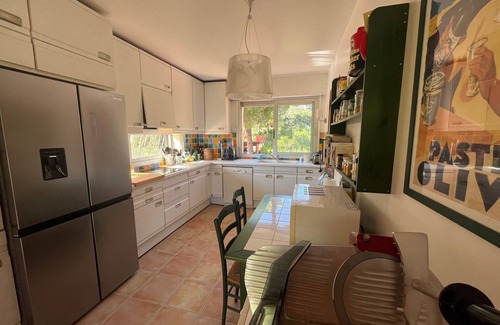 La Londe-les-Maures Villa | Face aux Iles D'hyeres, 50 Mètres de la Plage, Villa 300 M2,5 Chambres, Piscine