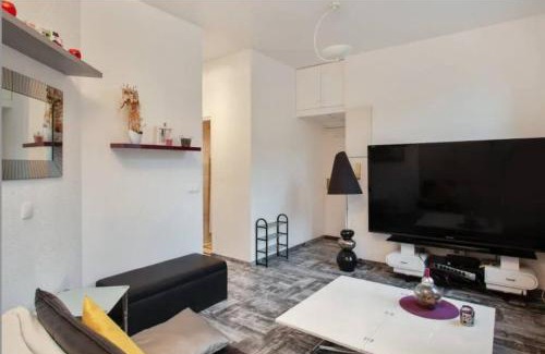 Uriage-les-Bains Apartment | Face aux Thermes: lit double, terrasse, wifi
