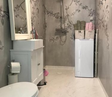 Lysekil House | Fagerbacka Torp. Söt stuga nära havet