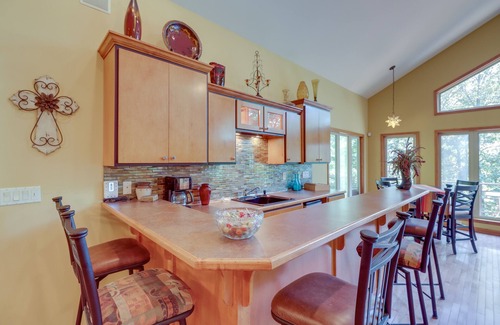 Fairfield Bay House | Fairfield Bay Retreat w/Fireplaces & Lake Access