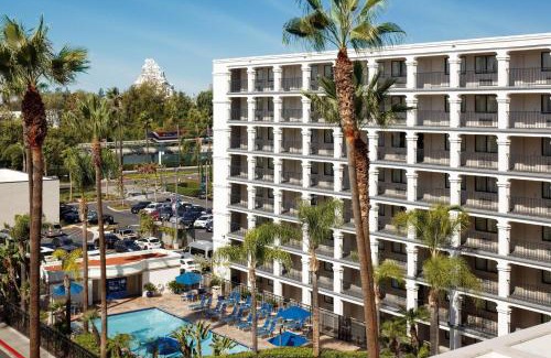Anaheim Resort Hotel | Fairfield by Marriott Anaheim Resort