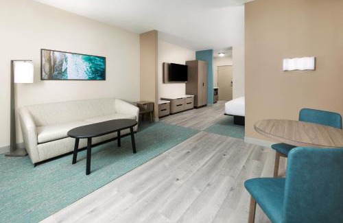 Marathon Resort | Fairfield by Marriott Inn & Suites Marathon Florida Keys