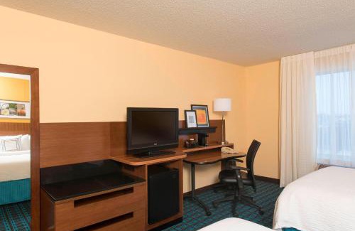 St. Charles Hotel | Fairfield Inn and Suites by Marriott Chicago St. Charles