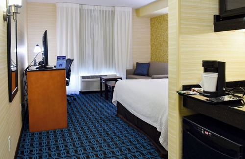 Windsor Locks Hotel | Fairfield Inn & Suites Hartford Airport