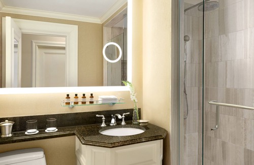Byward Market - Parliament Hill Hotel | Fairmont Chateau Laurier Gold Experience