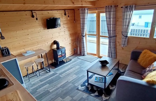 Fort Augustus Cabin | Fairvine Cabin/Fort Augustus/Mtn View/Pet Friendly