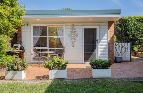 Mayfield House | Fairy Nook - Charming Granny Flat with Shared Garden