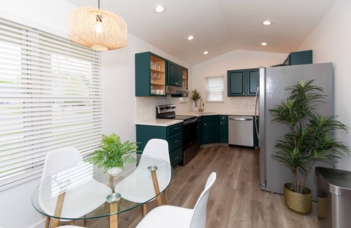 Sandusky House | Fall Dates! Vacay All Day - Close to CP, Sports Force, Islands