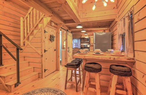 Elizabethton Cabin | Fall Getaway with Hot TubnMonarch Mountain Cabin B