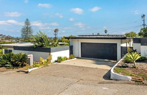 Fallbrook House | Fallbrook Oasis - Family and dog retreat