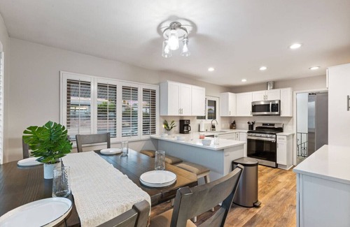 Fallbrook House | Fallbrook Pool House | Hot Tub | 5 BR | 15 Guests