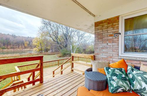 Canandaigua House | Falling Leaf Hideaway