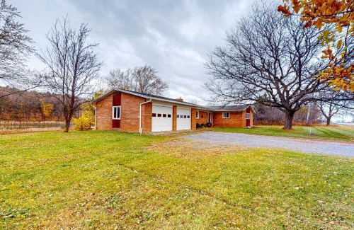 Canandaigua House | Falling Leaf Hideaway