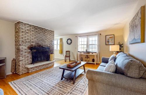 Canandaigua House | Falling Leaf Hideaway