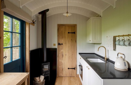 Baslow Cottage | Fallow Shepherd's Hut/Chatsworth Estate