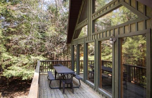 Logan House | Falls - by The Chalets