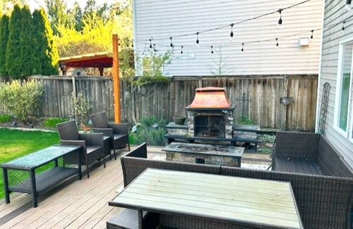 Vancouver House | Fam-Friendly 4BR | Patio, Fire Pit + Play Area
